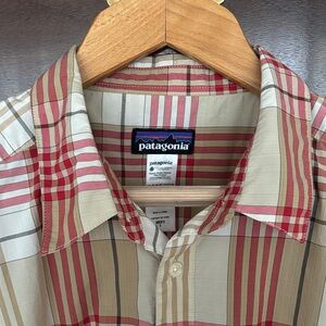 Patagonia Men's Beige and Red Striped Shirt